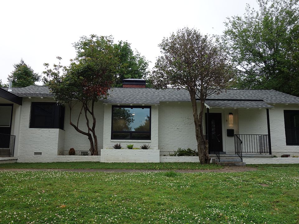 Beautifully Remodeled 2/1/Carport Duplex in Midtown Tulsa! Brand new windows throughout!