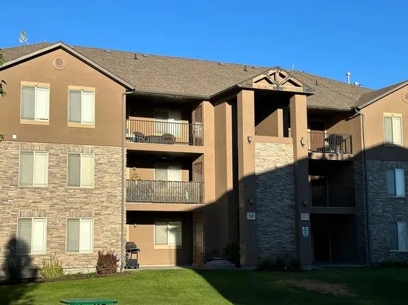 8215 N Clear Rock Rd APT 5, Eagle Mountain, UT 84005