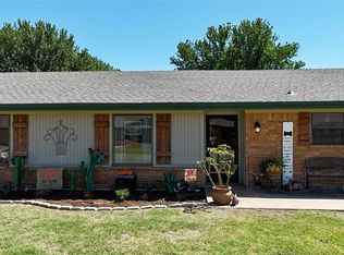 2112 Lynn Ln, Weatherford, OK 73096