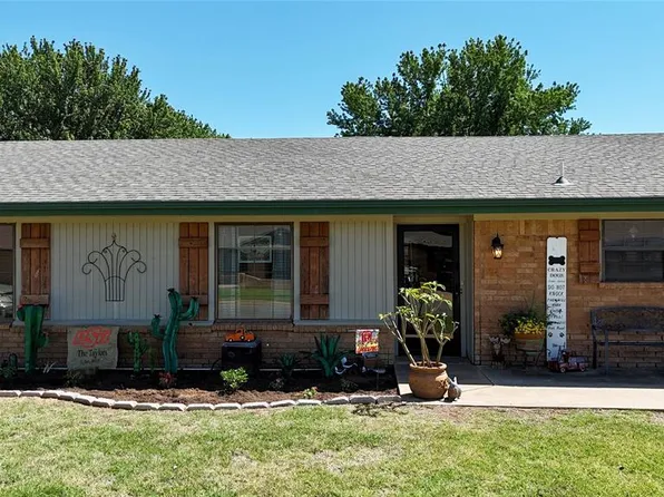2112 Lynn Ln, Weatherford, OK 73096