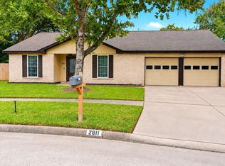 2811 New England Ct, Webster, TX 77598