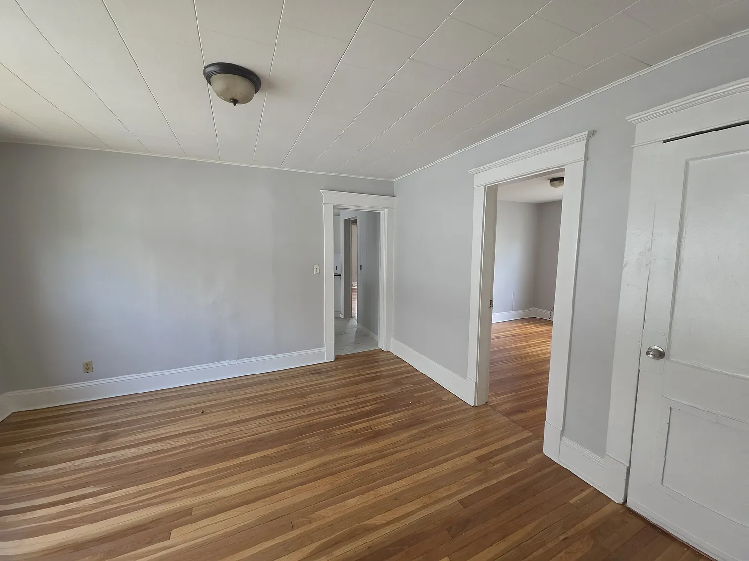 3 bed, 1400 sqft, $2,100 — Photo 3