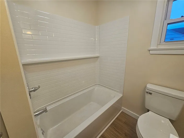 247 W Hickory St — Photo 10