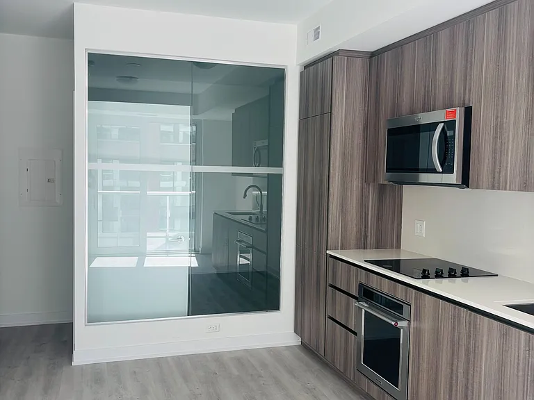 15 Richardson St #927 — Photo 6