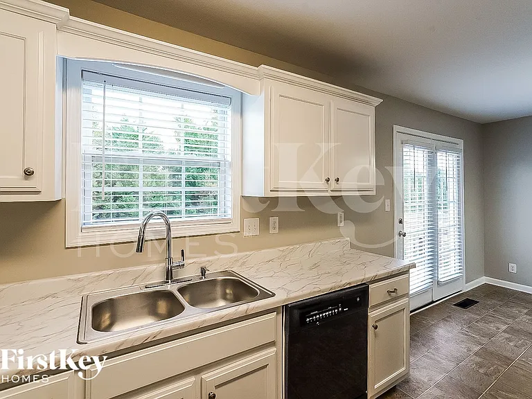 3745 Nadia Dr — Photo 6