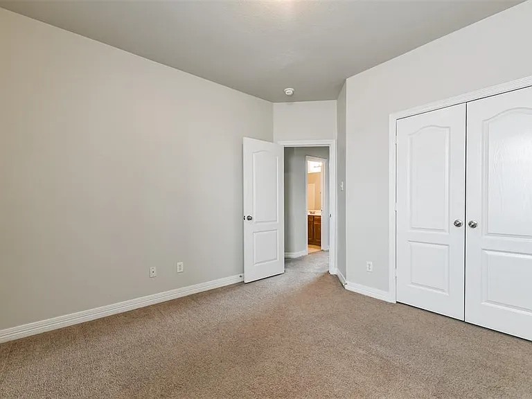5802 Horse Prairie Dr — Photo 20