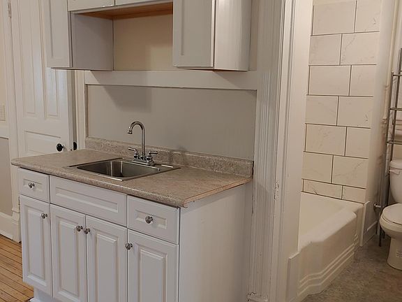 3rd image of 1928 N Damen Ave APT 1F