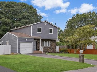 174 Lexington Rd, Shirley, NY 11967