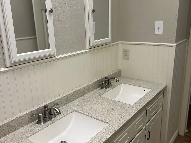 6213 NW Birch Ave — Photo 2