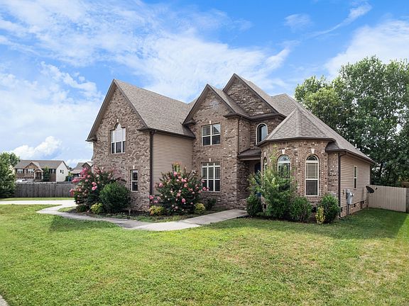 3rd image of 743 Cavalier Dr