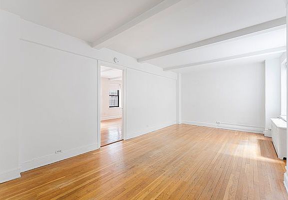 3rd image of 117 E 77th St APT 1C
