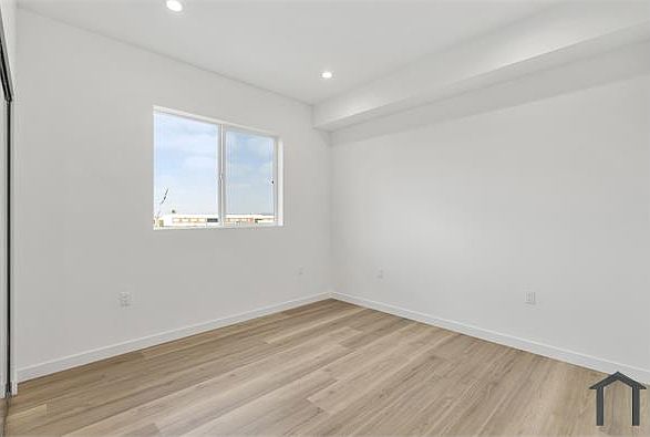1st image of 2813 E 6th St #1