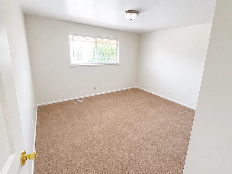 1435 S 320 E — Photo 6