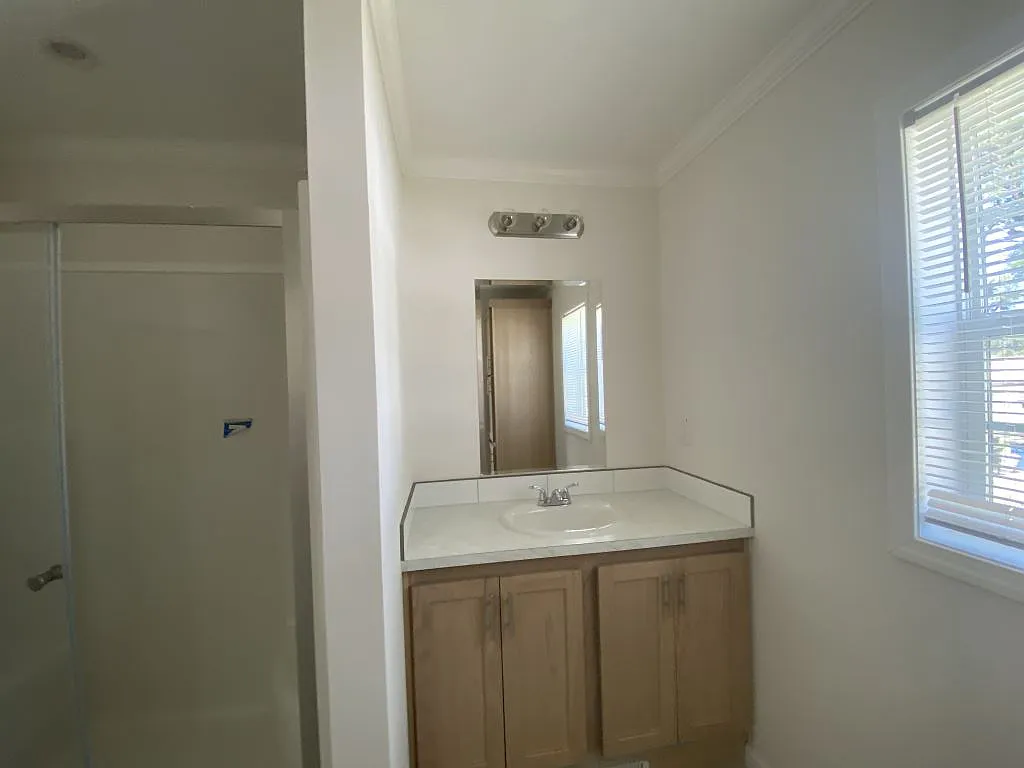 2 bed, 2.0 bath, 1054 sqft, $1,650 — Photo 2