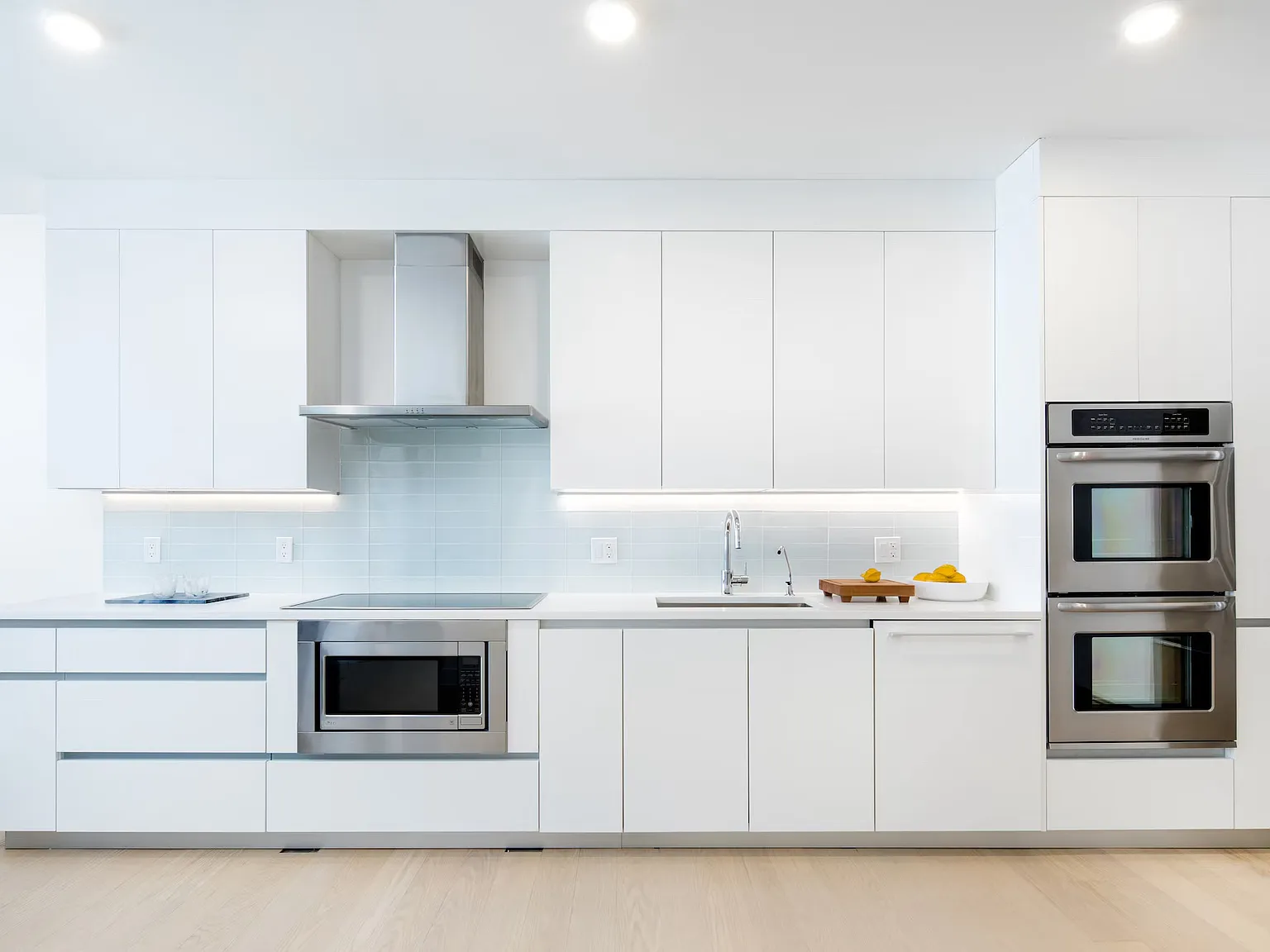 2 bed, 1100 sqft, $3,899 — Photo 2