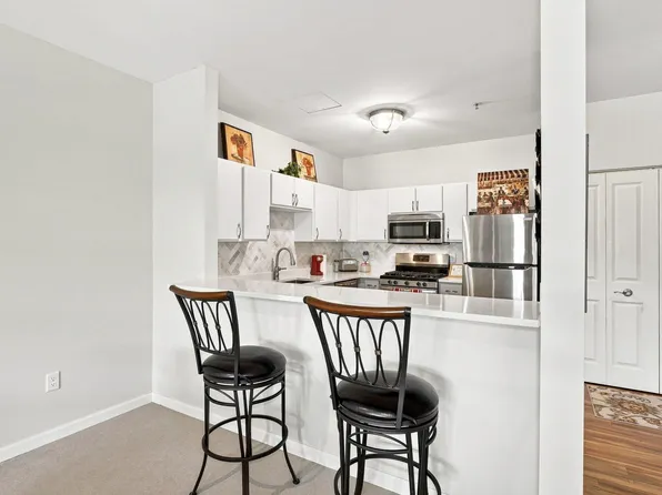 2803 E 38th St APT 305, Minneapolis, MN 55406