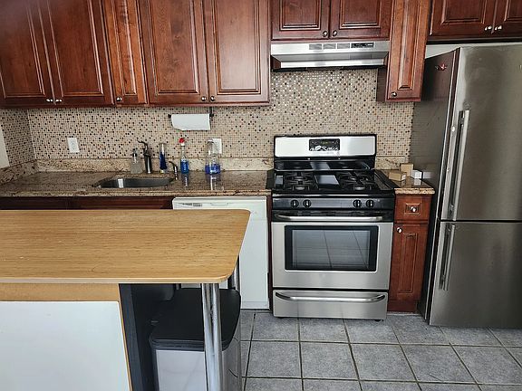 5th image of 395 E 2nd St #1