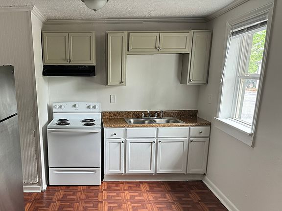 Kitchen (1) Kitchen (1)