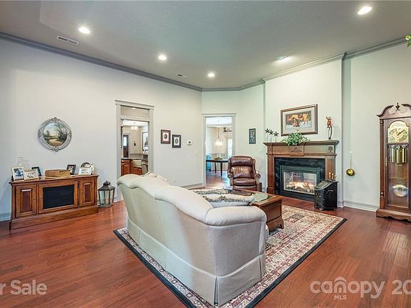 3rd image of 56 Sky Vista Ln