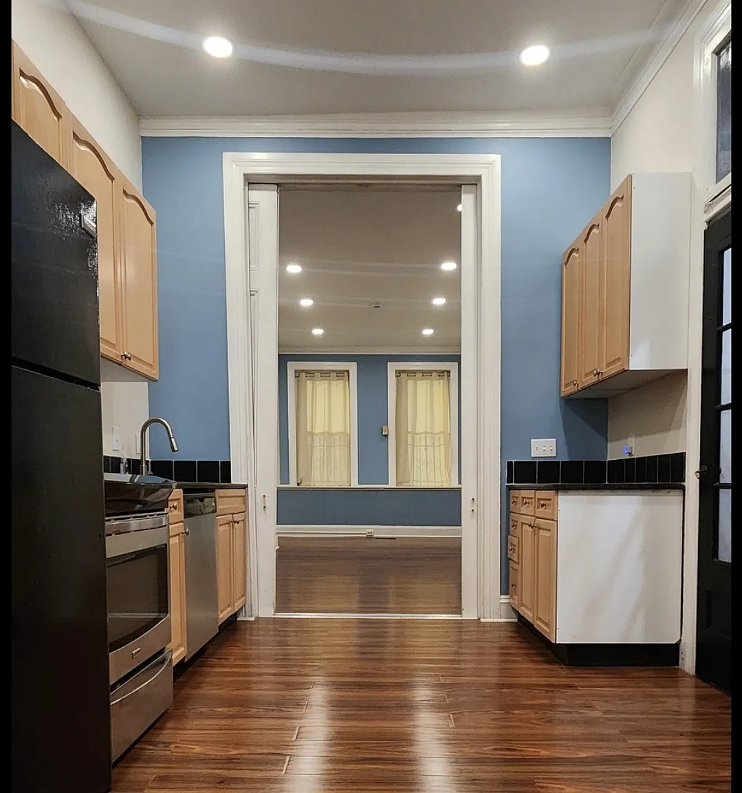 1 bed, 950 sqft, $1,350 — Photo 2