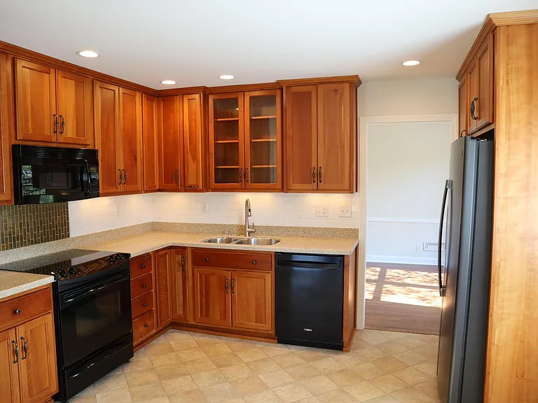 2331 Thornhill Rd — Photo 16