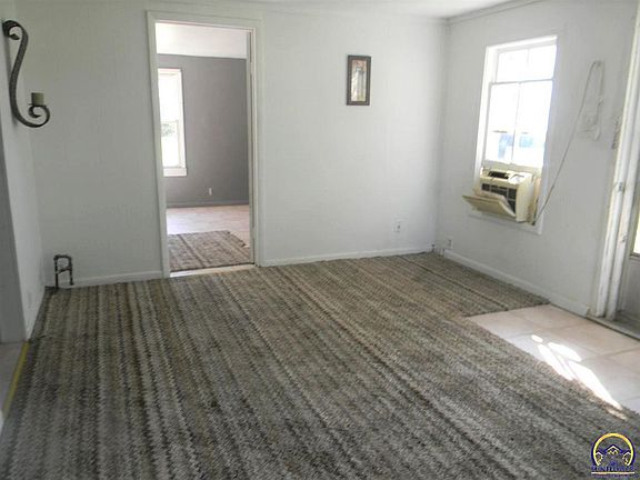 5th image of 406 W South St