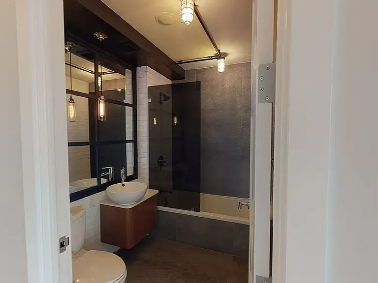 395 Leonard St #533 — Photo 4