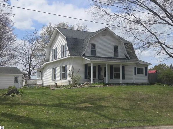 9368 School St, Lake, MI 48632