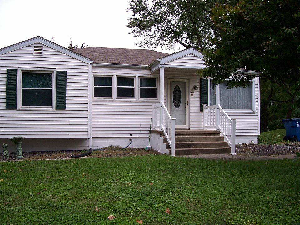 Available 05/15/18 Call 618-345-0329