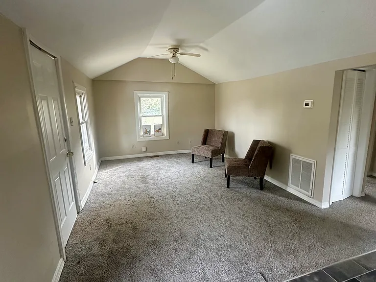 905 Sapphire Rd — Photo 3