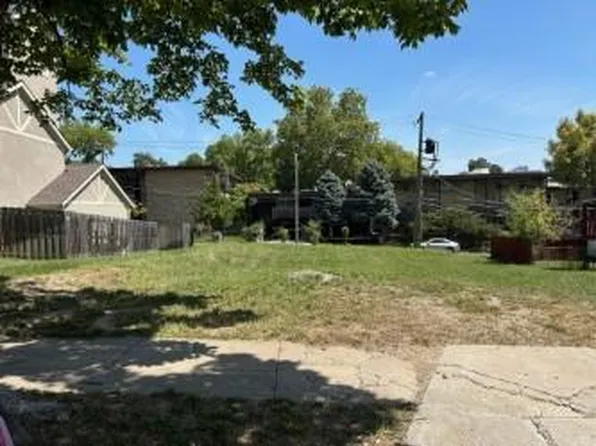 4511 Summit St, Kansas City, MO 64111