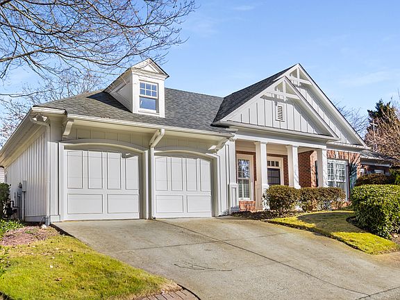 5th image of 2143 Spring Hill Ct SE