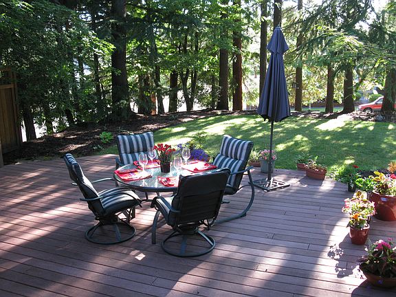 Deck on side yard