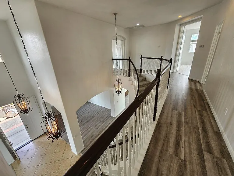 593 Hyacinth Rd — Photo 5