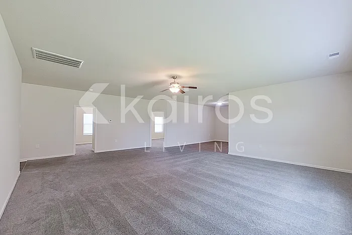 4 bed, 2.0 bath, 2101 sqft, $1,925 — Photo 4