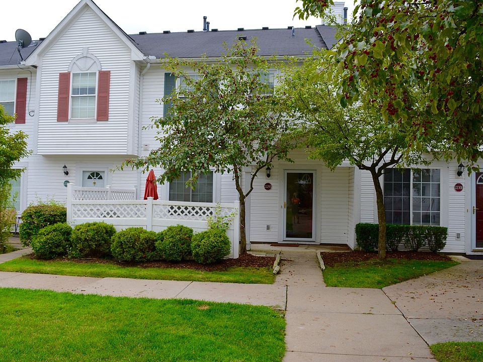 2nd image of 22295 Atlantic Pointe #1