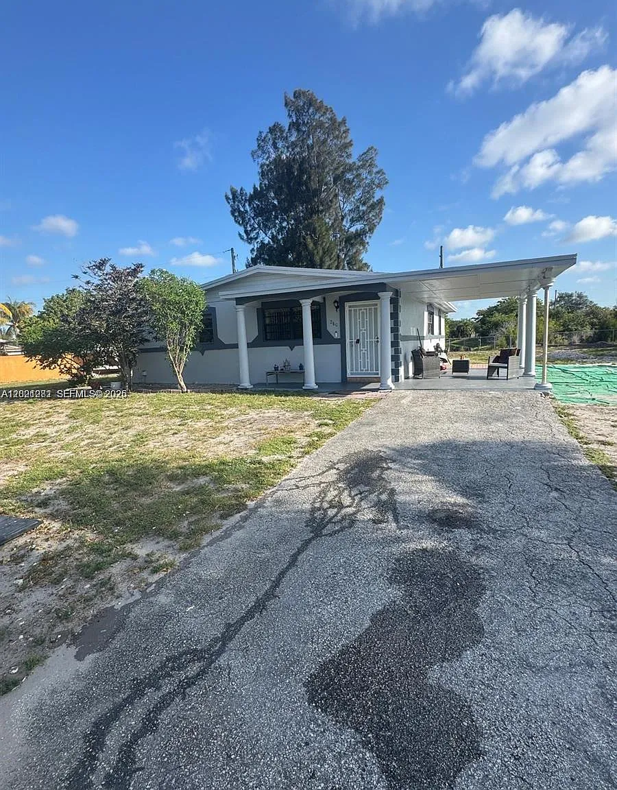 Carol City 4th Addn — Photo 1