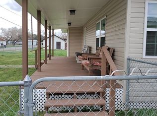 407 Summit Ave, Woodsboro, TX 78393