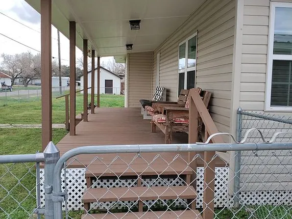 407 Summit Ave, Woodsboro, TX 78393