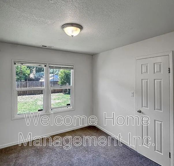 3310 Geneva St — Photo 8