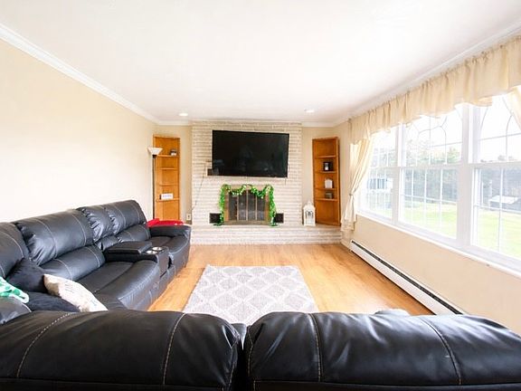 5th image of 103 Garvin Rd