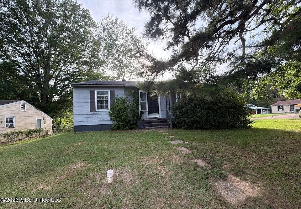 1st image of 703 Hillmont Dr