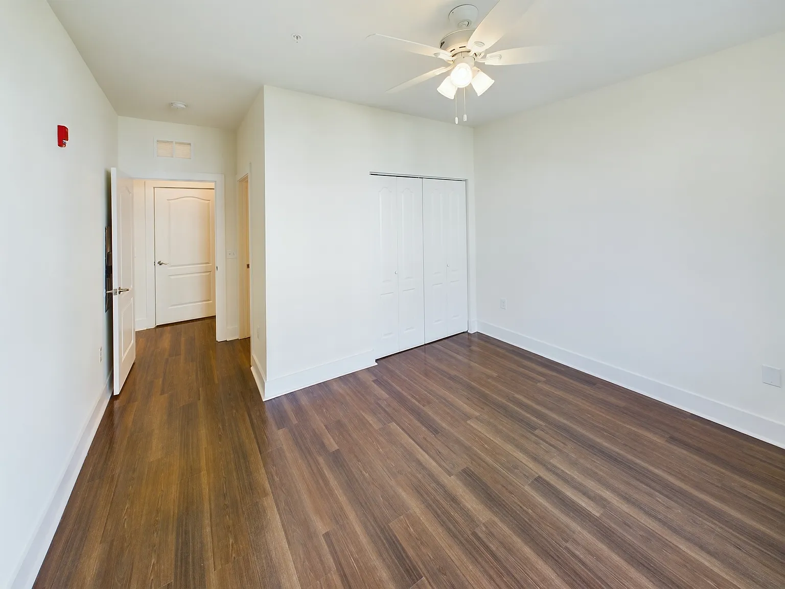1 bed, 874 sqft, $1,829 — Photo 4