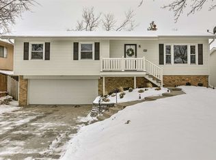 15823 Valley St, Omaha, NE 68130