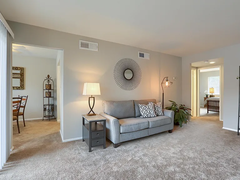 Delbrook Manor Apartments — Photo 7