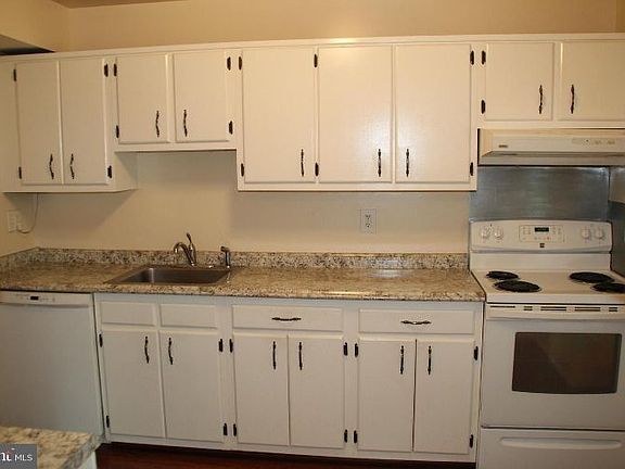 3rd image of 2786 Knollside Ln