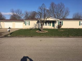 1604 S Willow Dr, Robinson, IL 62454