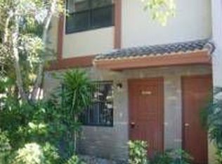 9885 Riverside Dr, Coral Springs, FL 33071