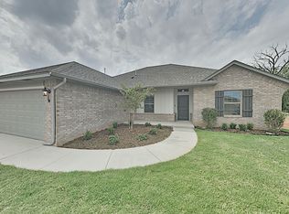 7075 Richardson Ct, Warr Acres, OK 73132
