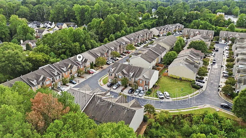 2 bed, 2.0 bath, 1696 sqft, $1,795 — Photo 3